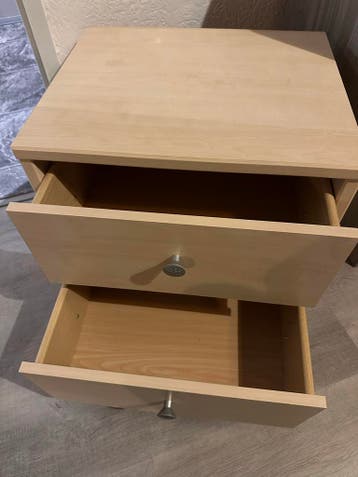 GRATIS - Nachtkastje met twee lades