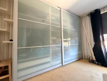 IKEA PAX kast met schuifdeuren en melkglas