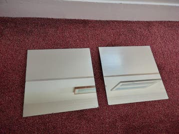 Twee vierkante spiegels 30x30cm