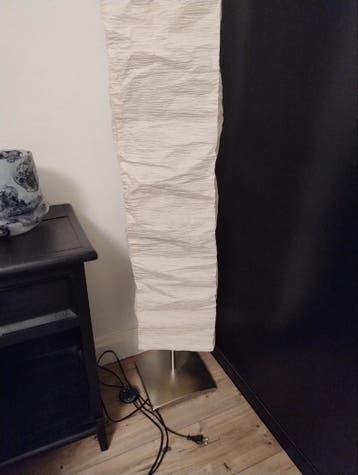 Gratis vloerlamp van Ikea, papier. Voor zakje snoepjes