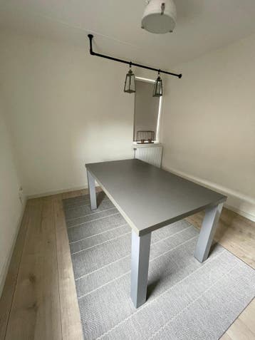 GRATIS: Eettafel + bijpassende salontafel