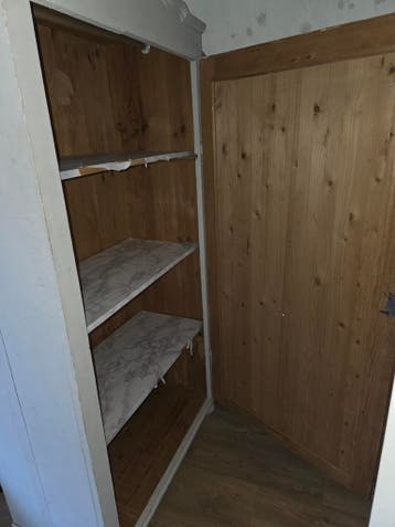 Antieke kledingkast / linnenkast - wit