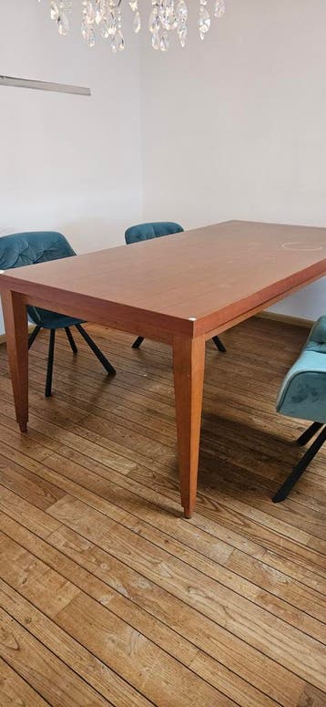 Stevige houten eettafel