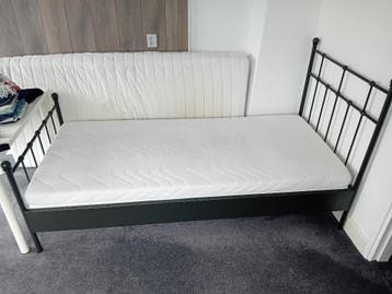 Gratis bed met 2 matrassen