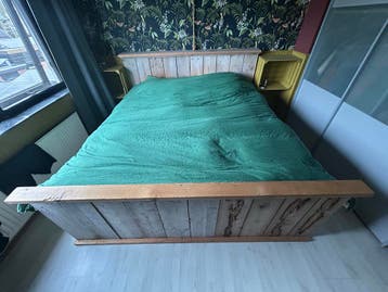 Steigerhouten bed 180x200 met lattenbodems