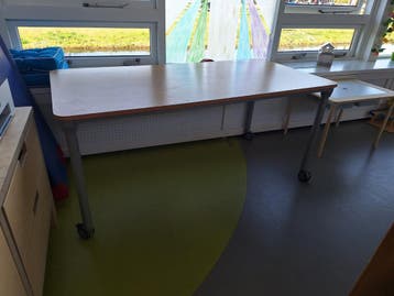 Gratis tafel op wielen.