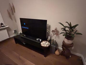 Gratis tv-meubel – gebruikt, met lichte beschadigingen