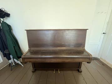 LEUTKE piano Gratis op te halen