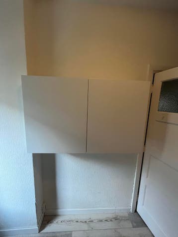 Wit muurkastje ikea met planken en deuren