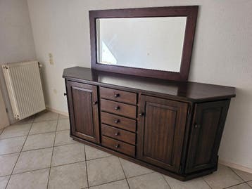 Eikenhouten dressoir en spiegel