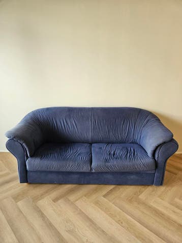 Blauwe bank met hoge rugleuning - Gebruikt maar stof intact