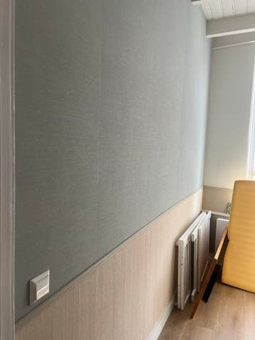 2 rollen behang, lichtblauw en lichtroze