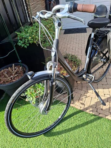 Nette fiets 6keer gebruikt kleur grijs zwart