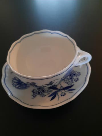 Kopjes en schotels Hutschenreuther en Iittala