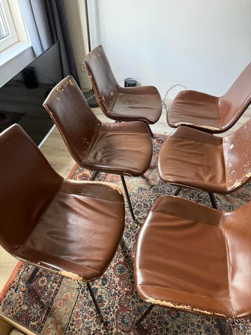 Zes stoelen gratis af te halen - ideaal voor verbouwing