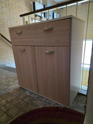 Gratis kastje met lade en deurtjes - stevig, gebruikt