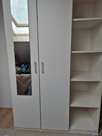 Gratis Ikea hang/leg kast.