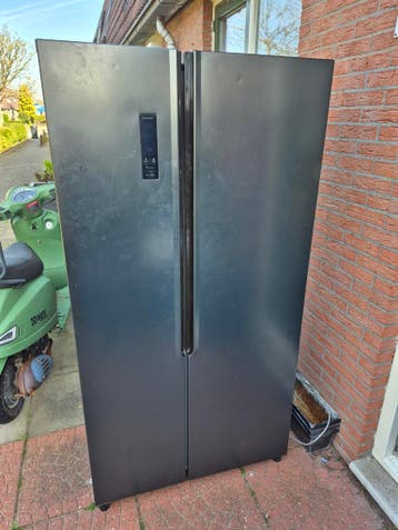 Grote goed werkende koelkast