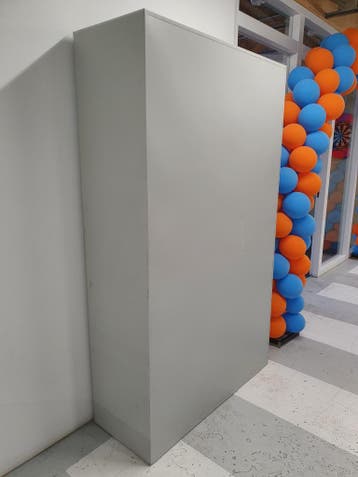 Grijze kluisjeskast met 15 vakken