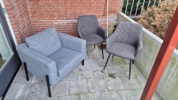 GRATIS AF TE HALEN Fauteuil en 2 eetkamerstoelen Grijs stof