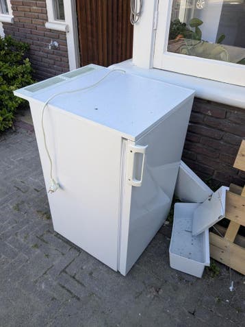 Koelkast met defect vriesvak - gratis afhalen