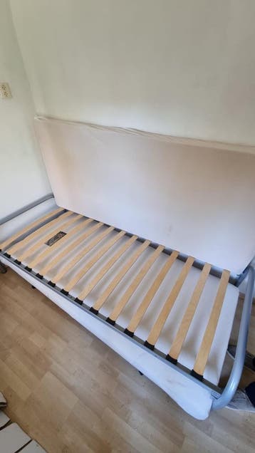 bed met matras GRATIS