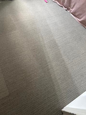 Tapijttegels ongv 70 m2 gratis er uit te halen.