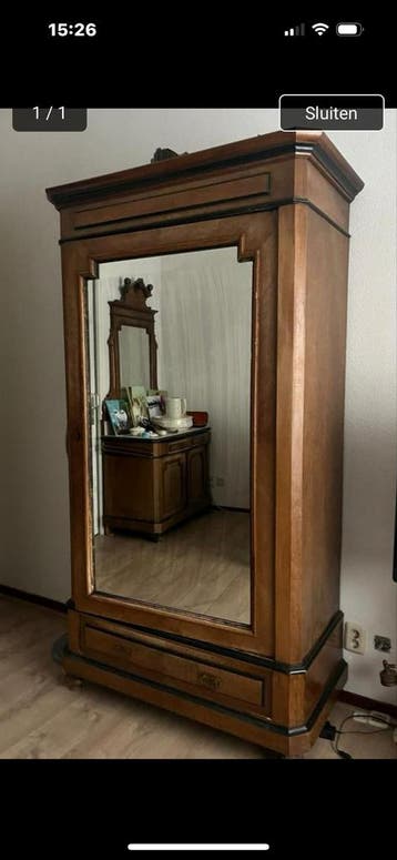 Kledingkast met spiegeldeur