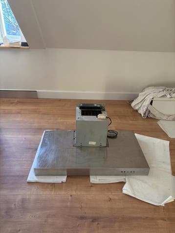 Gratis afzuigkap. Werkt maar mist knopjes