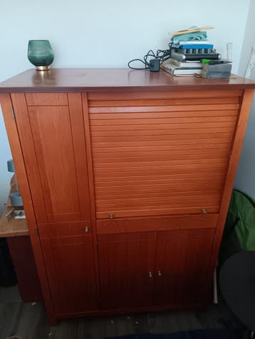 Kastje met uitschuifbare bladen