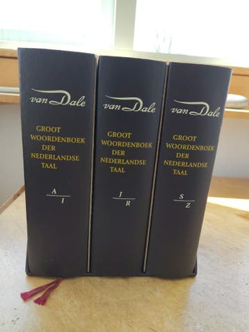 Van Dale Groot Woordenboek der Nederlandse Taal (3 delen)