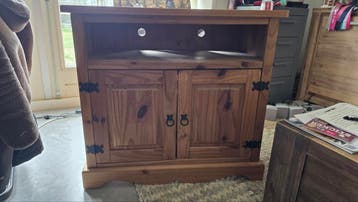 Houten TV-meubel / Kastje met opbergruimte