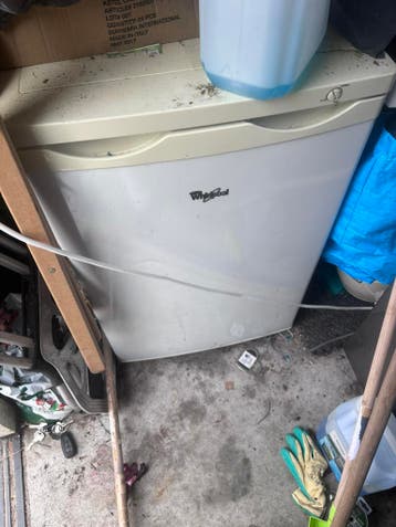 Goed werkende vriezer met uiterlijke gebreken.