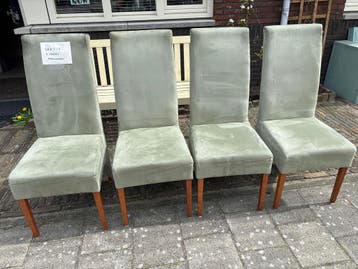 Vier groene eetkamerstoelen