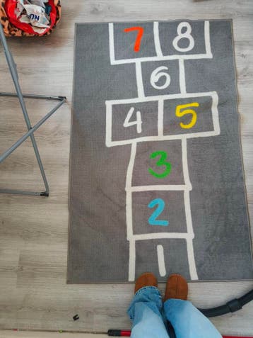 Gratis Vloerkleed Hinkelbaan Kinderkamer - Zo goed als nieuw