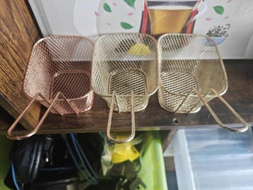 3 metalen mandjes, goud en koperkleurig