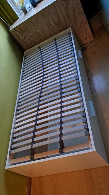 Brimnes eenpersoonsbed. Wit met lades