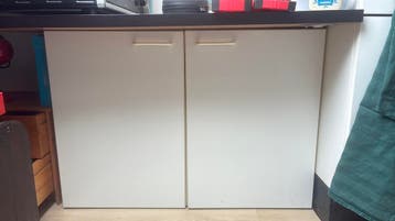 Twee bovenkastjes keuken.