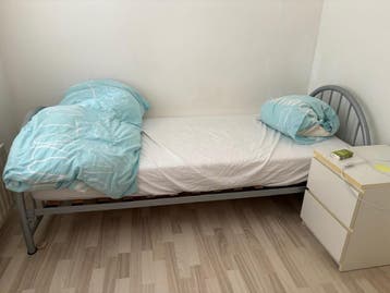 een persoon bedframe incl. lattenbodem