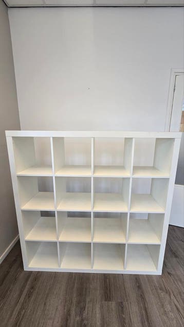 GRATIS AF TE HALEN: Witte IKEA KALLAX kast (4x4)