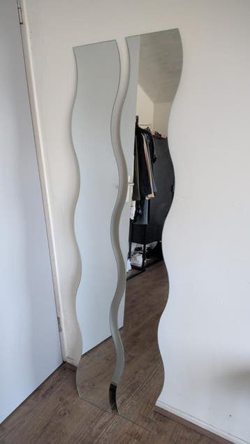 Gratis spiegels met wandbevestiging