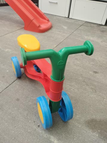 Kleurrijke loopfiets voor de allerkleinsten