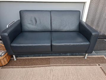 Twee 2-zits banken, leer