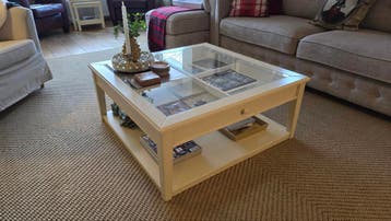 Lage vierkante salontafel met lade - 93x93x40 cm