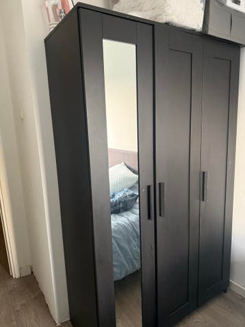 Zwarte kledingkast  GRATIS AFHALEN