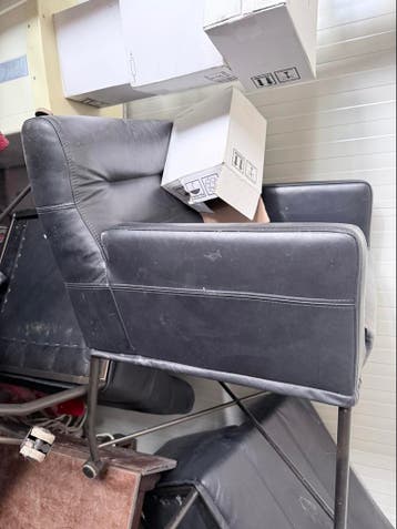 Zwarte lederen stoelen met wieltjes, 6 stuks