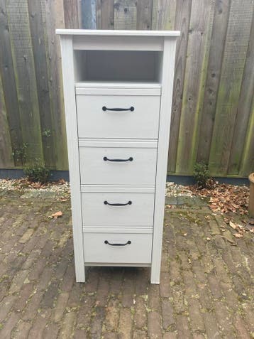 Gratis af te halen badkamerkast met 4 lades