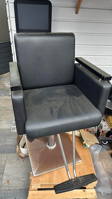 Barber chair