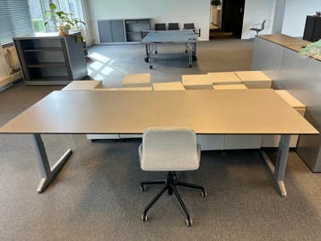 Veel XL Bureaus - 240 breed, 100/120 diep