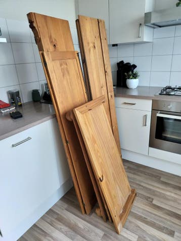Kast met  leg planken, en tafel